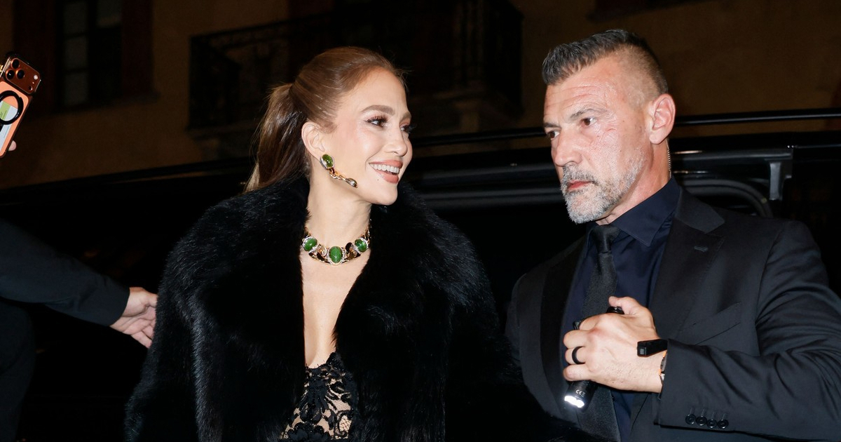 Jennifer Lopez (57) na zabavi u Milanu nosila prozirnu čipkastu haljinu