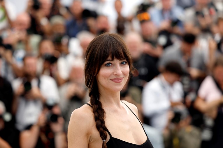 Sviđa vam se prirodan izgled Dakote Johnson? Ove proizvode koristi