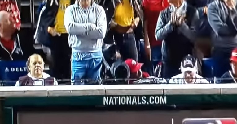 VIDEO Navijačice pokazale grudi na bejzbol utakmici, više ne smiju na stadion