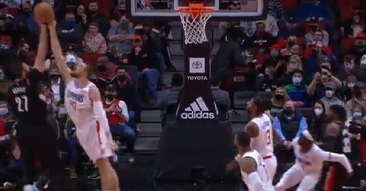 Nurkić je bio sjajan, ali pogledajte što mu je radio Zubac