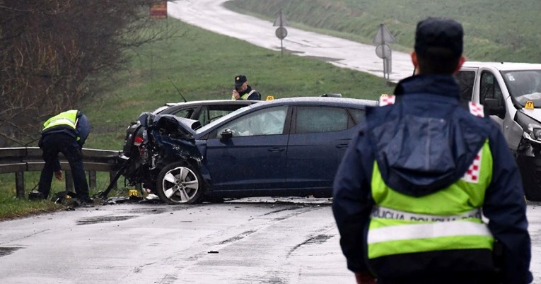 Kod Požege poginuo muškarac. Sumnja se da je trostruki sudar izazvao mladi vozač