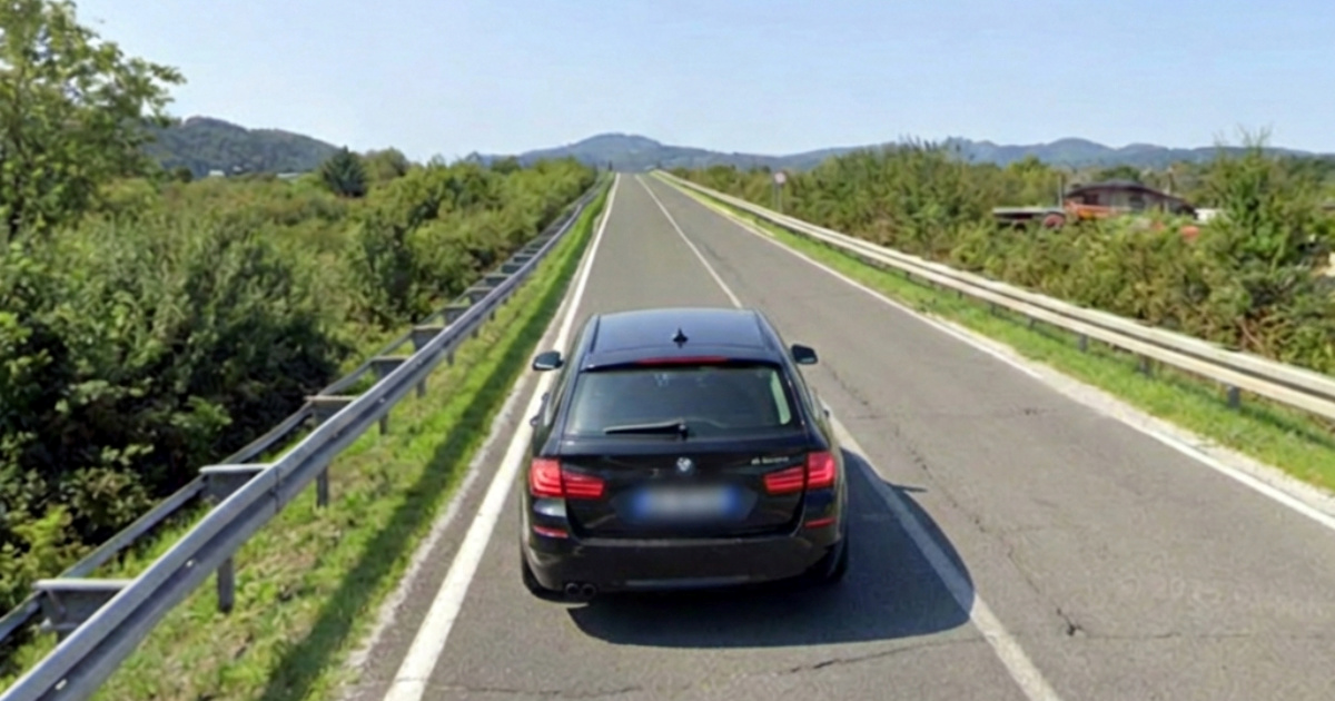 Koristio mobitel u vožnji, zaustavili ga. Kad su shvatili tko je, oduzeli mu BMW