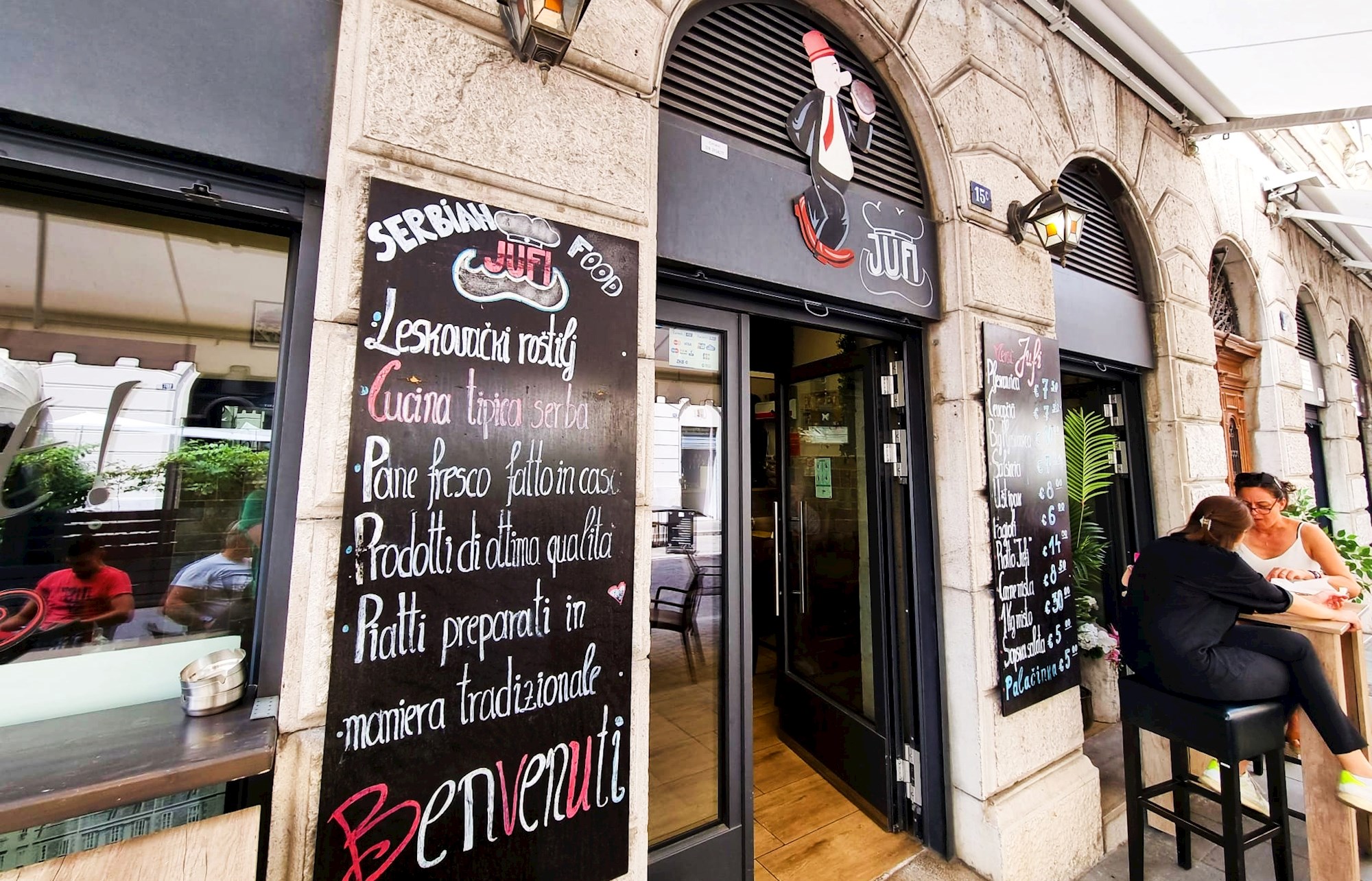 Srbin u Italiji otvorio grill, krcato je i čak jeftinije nego kod nas