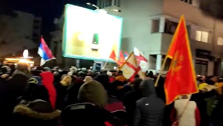 VIDEO U Crnoj Gori održani provladini prosvjedi, na njima bili i ministri