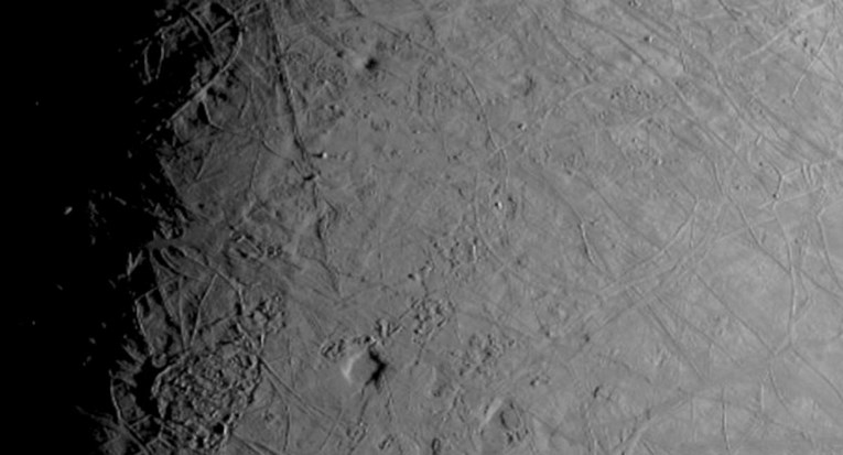 FOTO NASA-ina letjelica prošla pored tajnovitog mjeseca Europe. Objavila fotografiju