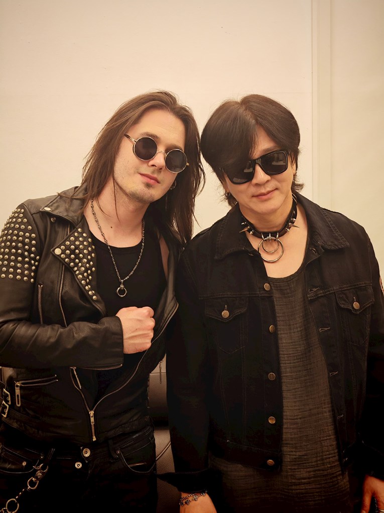 Dino Jelusić započeo suradnju s jednim od najpopularnijih korejskih rock bendova