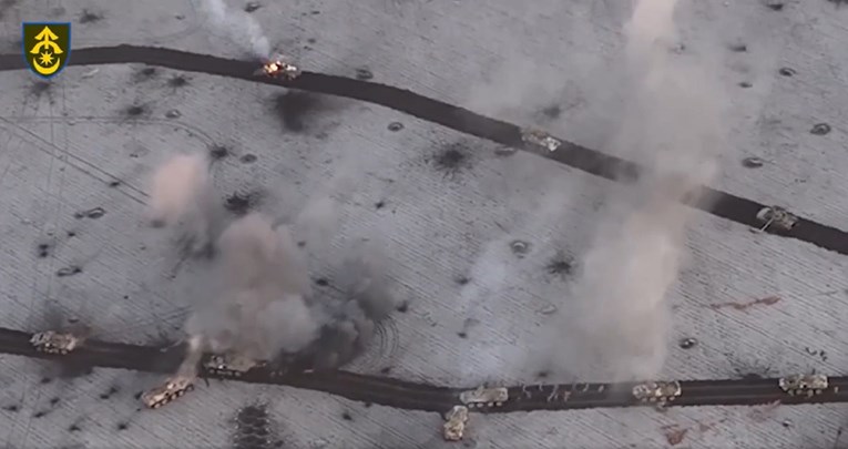 VIDEO Rusi s konvojem tenkova krenuli u napad. Čini se da nisu dobro prošli