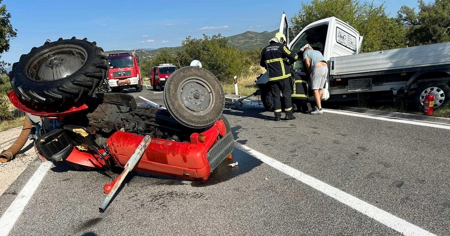 Sudar traktora i malog kamiona kod Drniša. Dvoje ozlijeđenih, zatvorena cesta