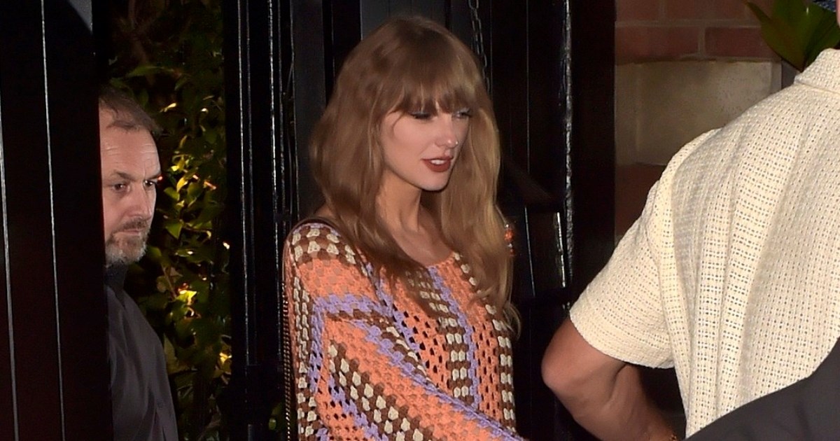 Taylor Swift obara s nogu heklanom retro haljinom