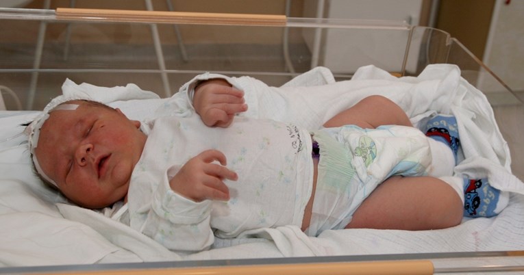 Brazilka rodila bebu tešku 7.3 kilograma