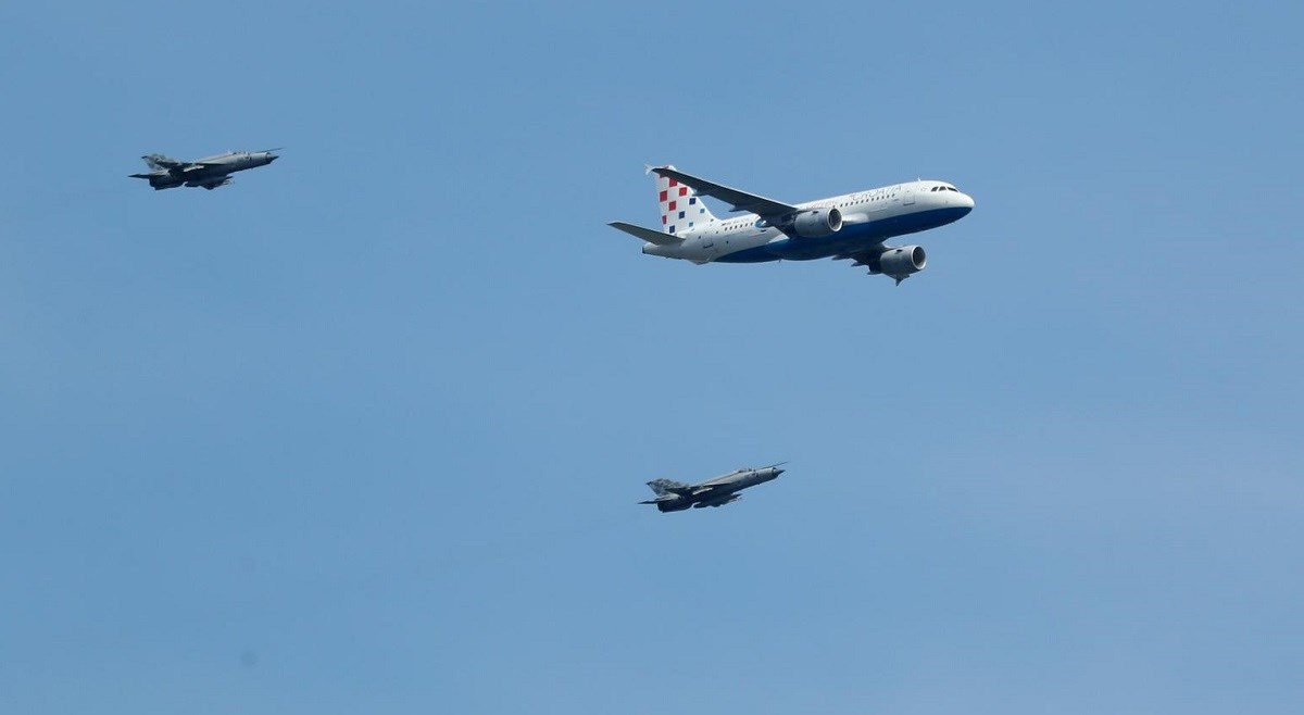 Vojni avioni dočekat će avion s reprezentativcima