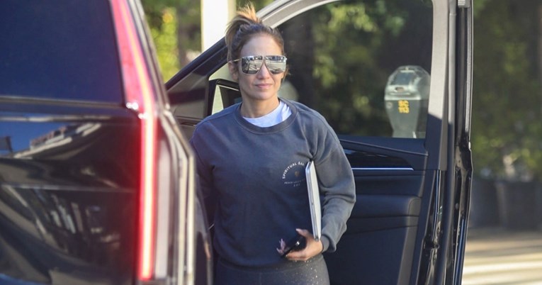 Jennifer Lopez objavila fotku iz teretane, ljudi pišu: "Oprosti, ali tko je ovo?" 