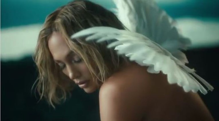 J.Lo se u novom spotu pojavila potpuno gola i pokazala isklesanu figuru u 52. godini