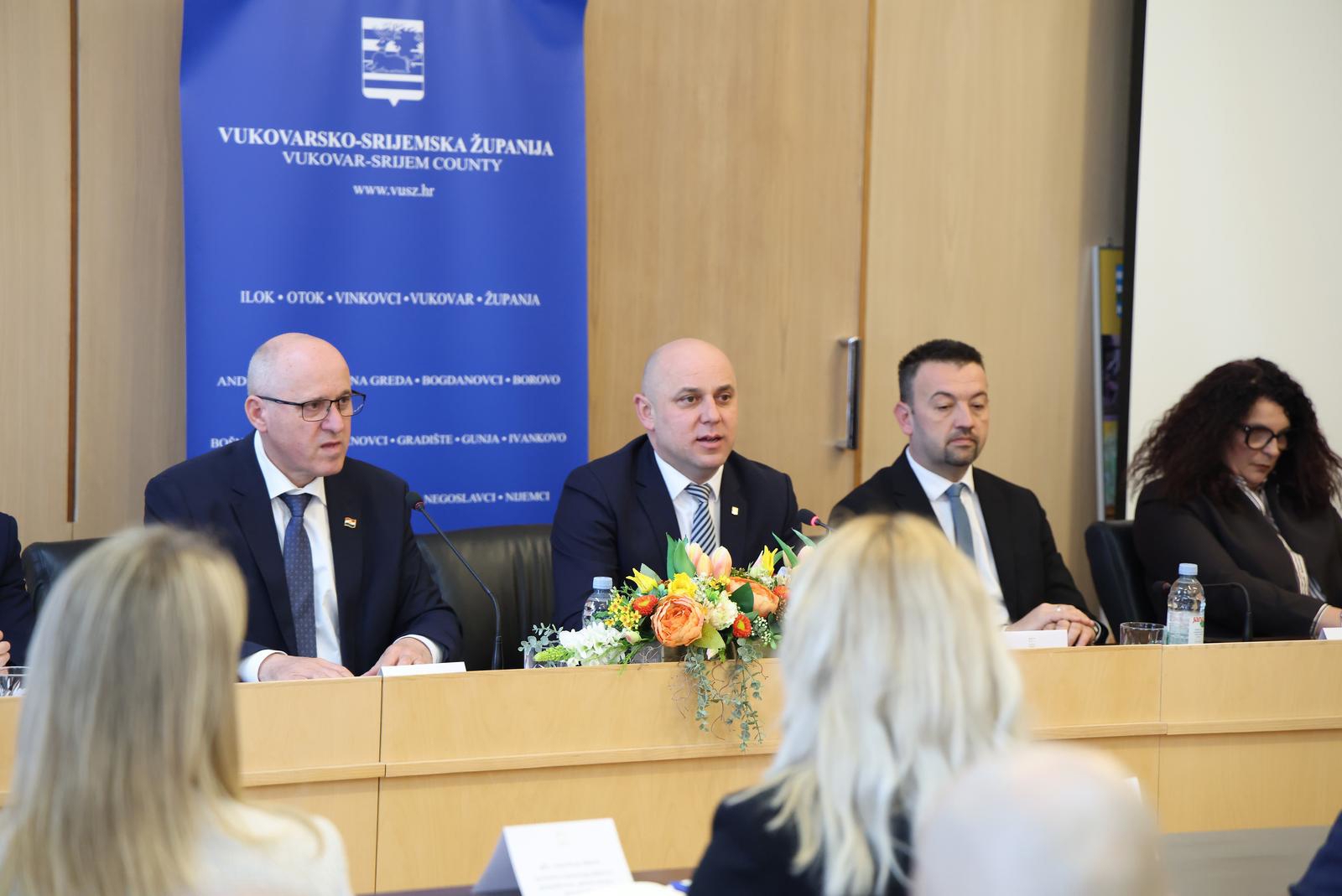 Zadužuju se Vukovarsko-srijemska županija, Opatija i Barban