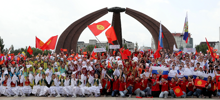 Lukašenko militarizira djecu. Tinejdžeri u Bjelorusiji uče pucati, previjati rane 
