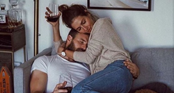 Na rubu kreveta ili kauča: Poza vadičep mogla bi začiniti vaš spolni život
