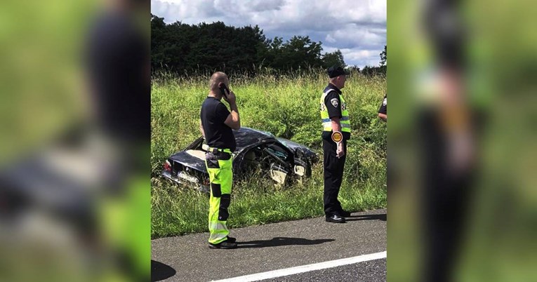 Nesreća na A1 između Jastrebarskog i Karlovca. BMW sletio s ceste, nastala kolona