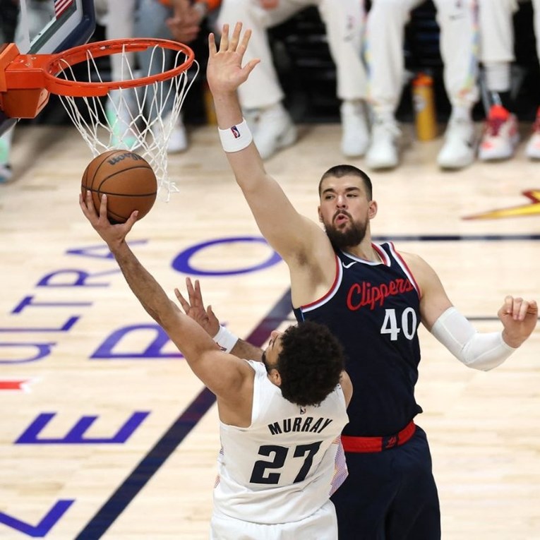 Zubac Denveru utrpao 27, ostavio Jokića na 13 poena. Svejedno su izgubili