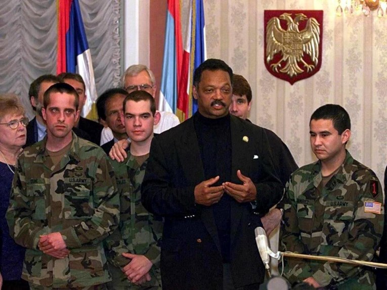 Jesse Jackson je 1999. bio kod Miloševića u Beogradu. Tražio je obustavu bombardiranja