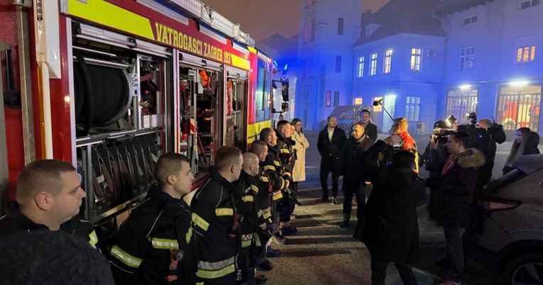 Tomašević u novogodišnjoj noći posjetio beskućnike i dežurne službe