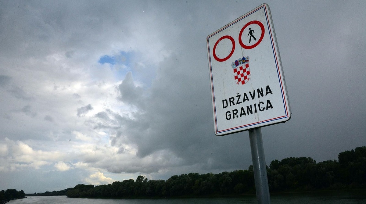Policija u Posavini u jednom danu pronašla 20 ilegalnih migranata, među njima dijete