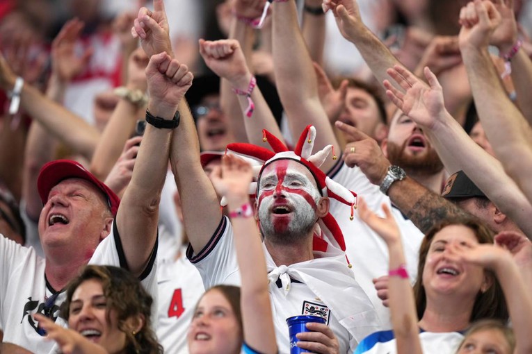 FIFA prijeti engleskim navijačima zbog vrijeđanja Trumpa i Starmera