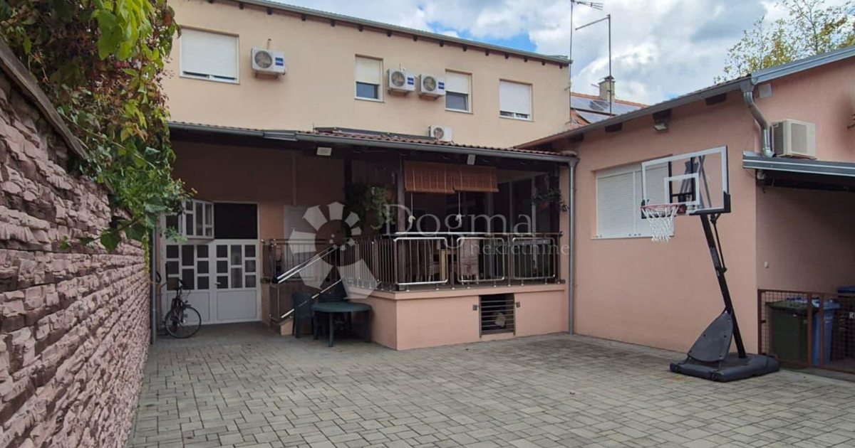 Prodaje se adaptirani dvoetažni stan na Pantovčaku za 240.000 €