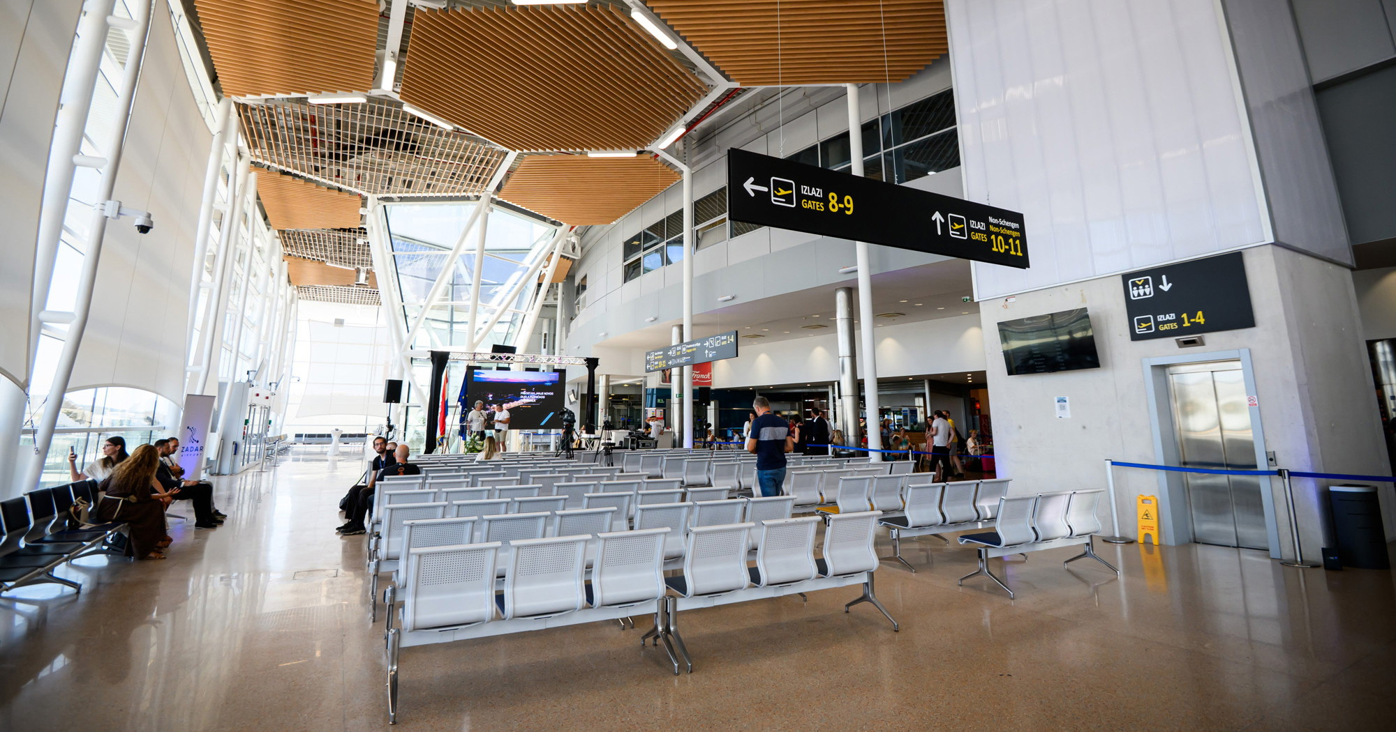 Prošlog ljeta zadarski aerodrom bio viralan jer je izgledao preloše. Pogledajte ga sad
