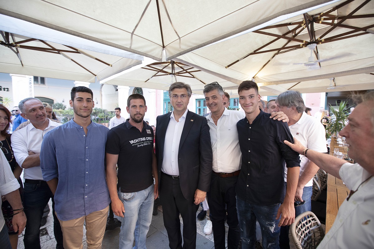 Plenković o koronavirusu: Posebno treba biti oprezan u noćnim klubovima