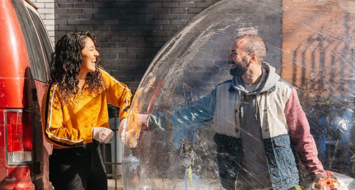 Ljubav na distanci: Par koji se upoznao u izolaciji oduševio javnost idejom za spoj