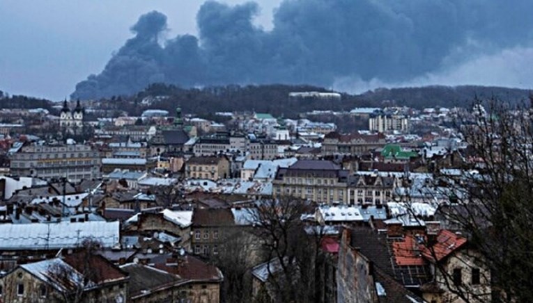 Raketni napad u regiji Lavov: "Četiri rakete pogodile vojni objekt, uništen je"