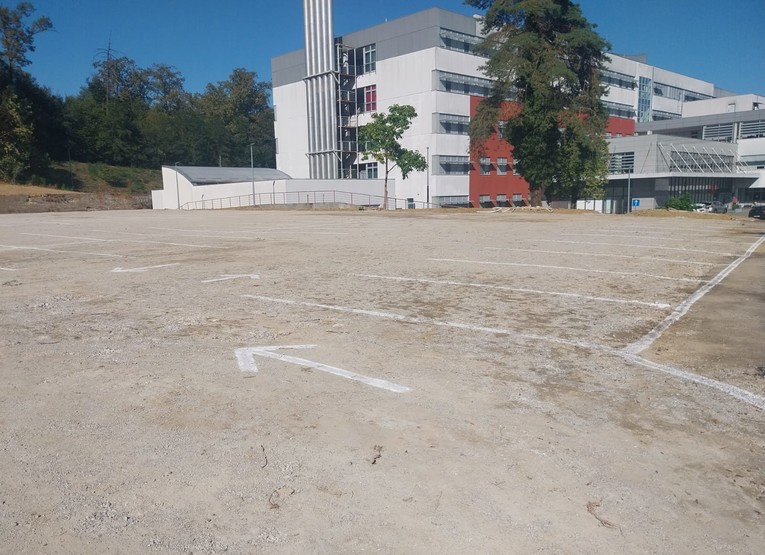 Odsad više mjesta za pacijente na parkiralištu zabočke bolnice