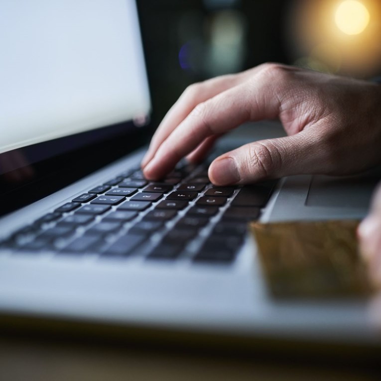 Muškarac u Gospiću na kriptovalutama oštećen za više od 100 000 eura