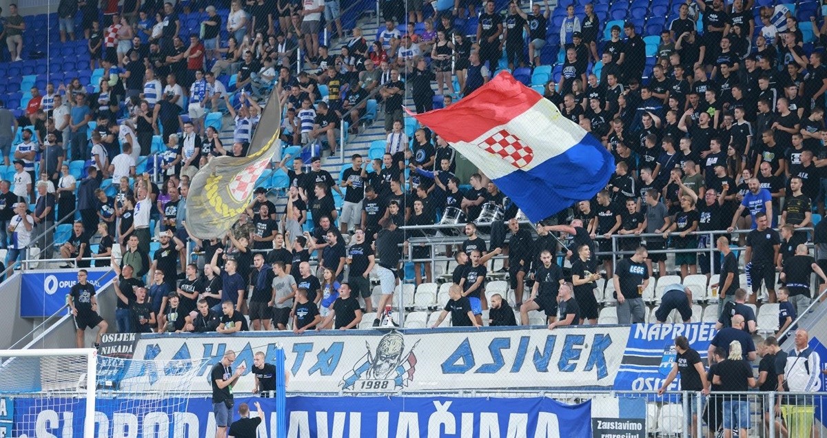 Kohorta odgovorila Delijama na transparent o "srpskoj trobojnici u Kninu"