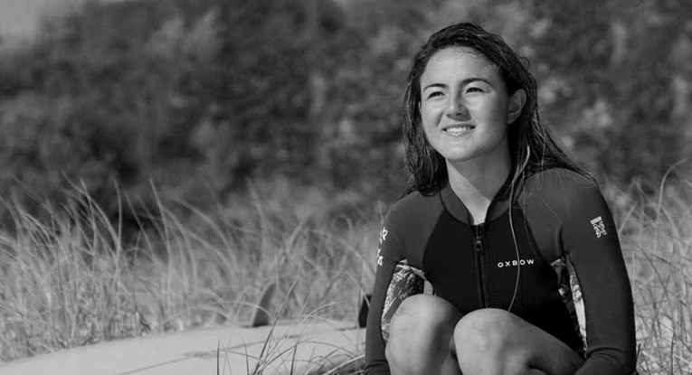 Preminula mlada francuska surferica