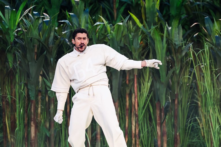 Zašto je Bad Bunny nosio broj 64 na nastupu na Super Bowlu?