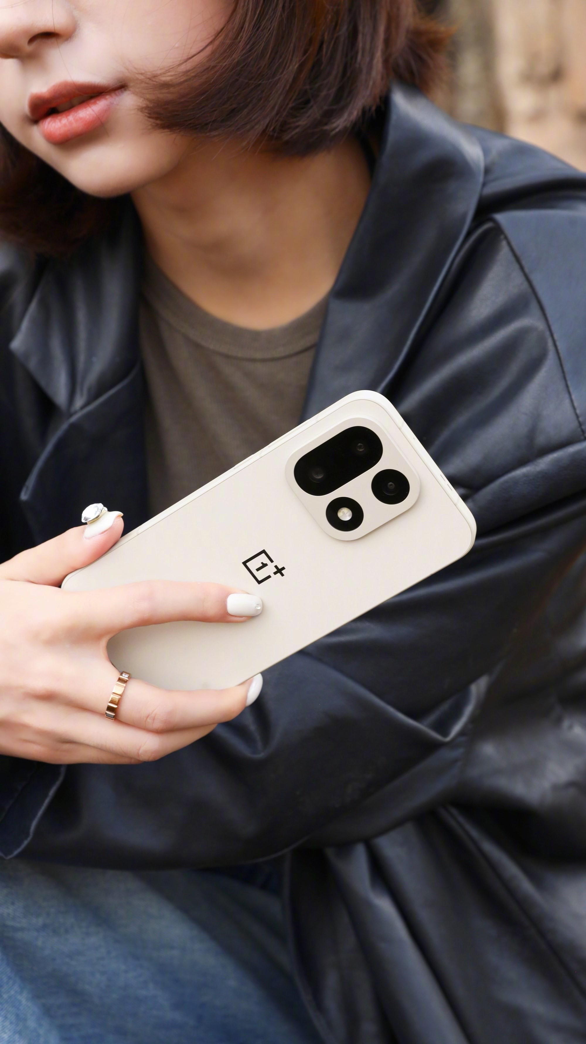 OnePlus 15: Procurile detaljne specifikacije i fotografije uoči predstavljanja