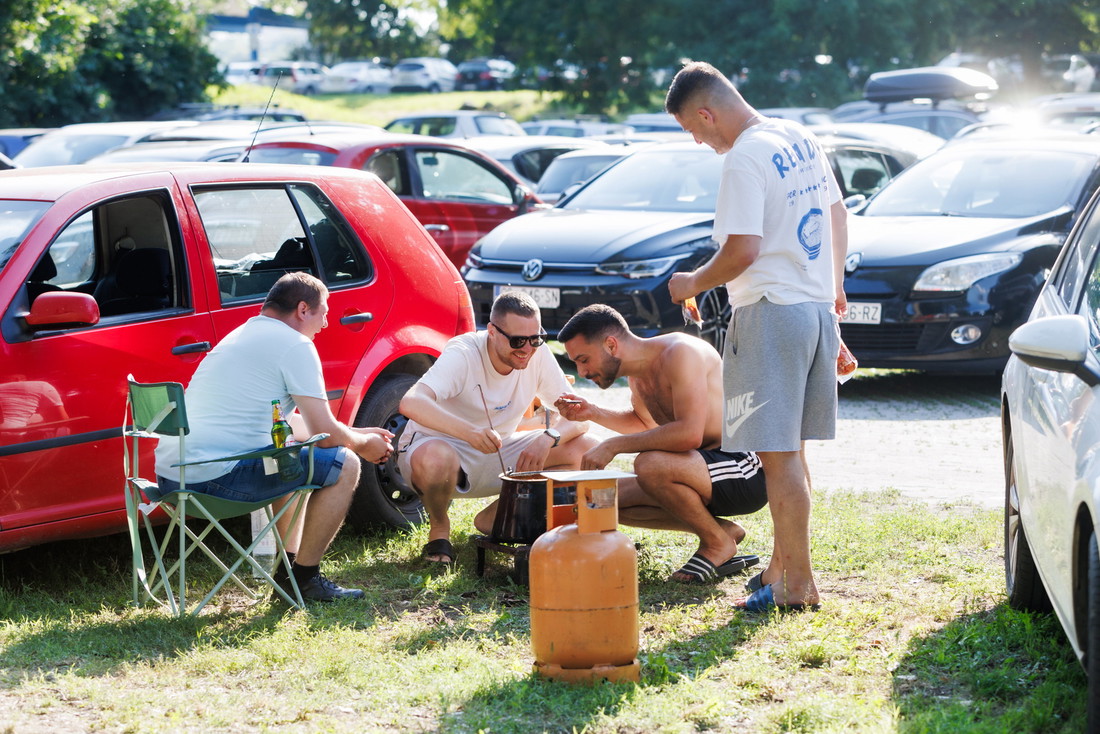 FOTO: U Osijeku na parkingu kuhali čobanac na +35