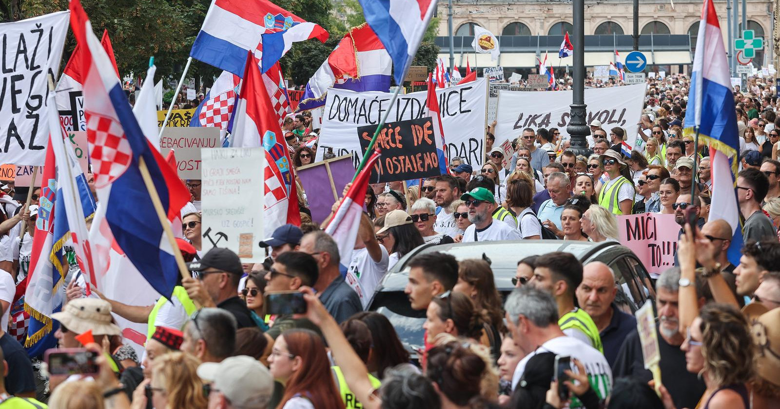 Deseci tisuća u Zagrebu, krenuo Hod za Liku. "Izdaju nećemo oprostiti"