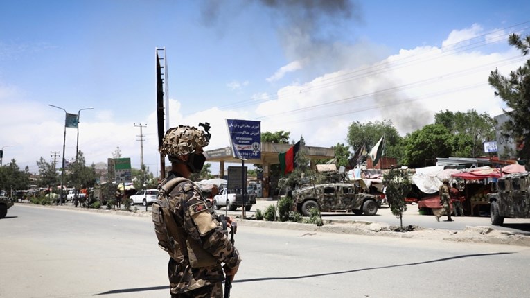 Talibani napadaju velike gradove Herat i Kandahar, vode se žestoke borbe