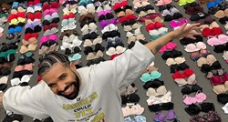 Drake se pohvalio kolekcijom "suvenira" koje mu obožavateljice bacaju na pozornicu