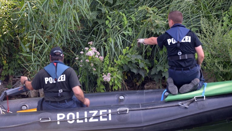 Teška prometna nesreća u Njemačkoj. Auto sletio s mosta, poginule tri osobe