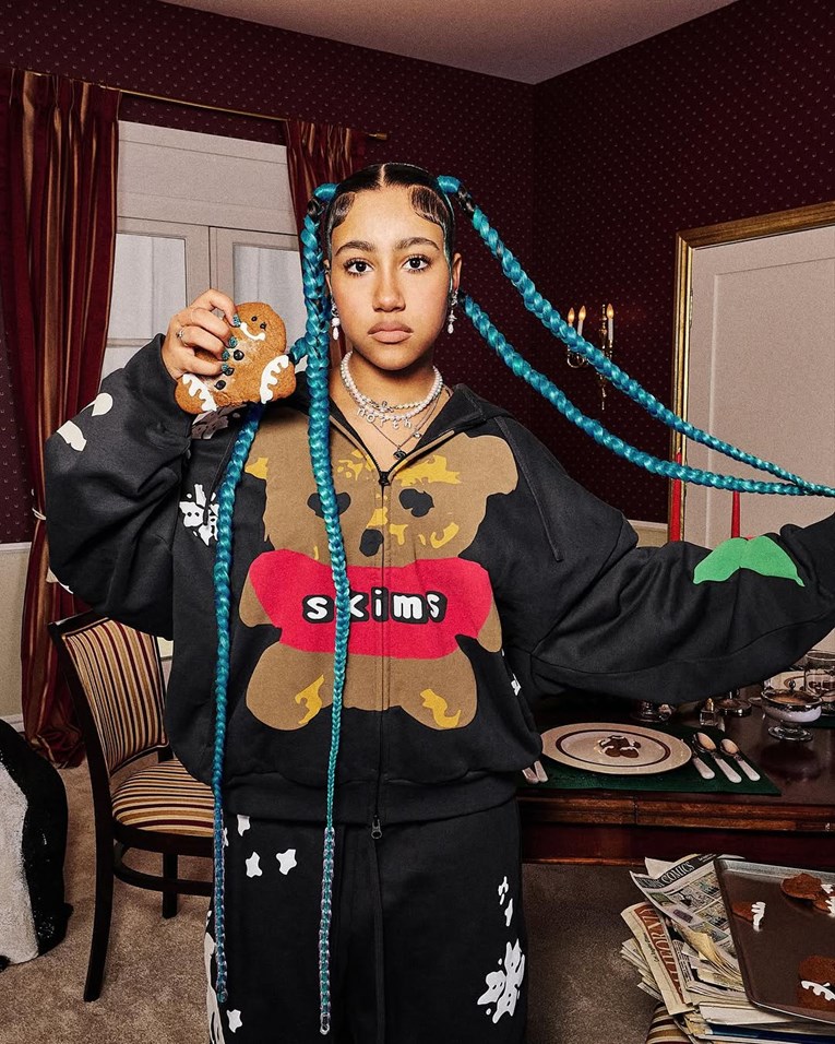 Dvanaestogodišnja North West lice je blagdanske Skims kampanje