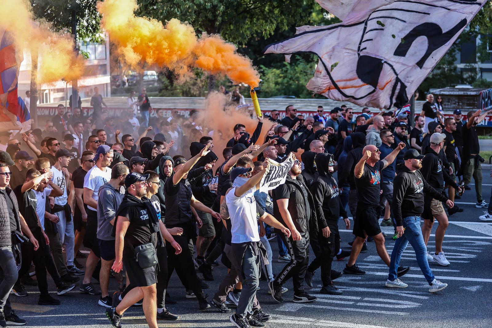 Torcida pjevala i: "Ana Frank nije svetica. Ona je ku*va židovska"