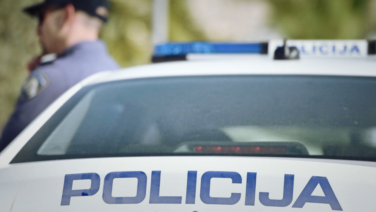 Pijan i bez vozačke neregistriranim autom bježao policiji kod Ivanić Grada