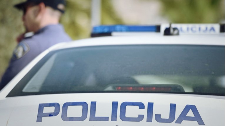 Pijan i bez vozačke neregistriranim autom bježao policiji kod Ivanić Grada