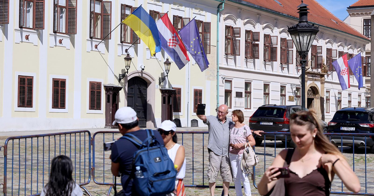 Ukrajinska zastava na Banskim dvorima