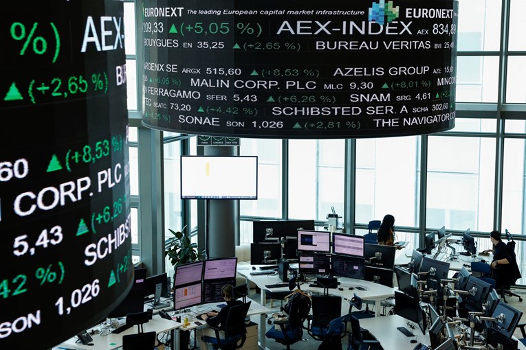 Zbog krize u Francuskoj potonule europske burze, Wall Street rekordan