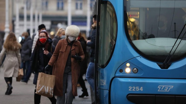 Pogledajte kako su Zagrepčani u centru grada započeli jutro nakon potresa