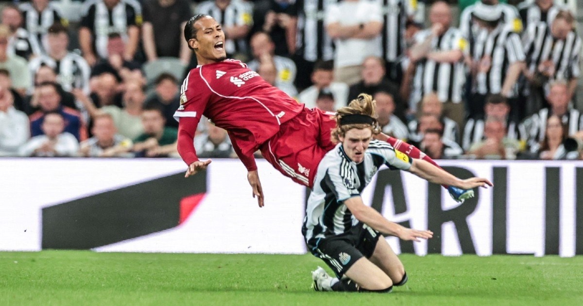 Pokosio je Van Dijka i dobio crveni. Ispričao se nakon utakmice